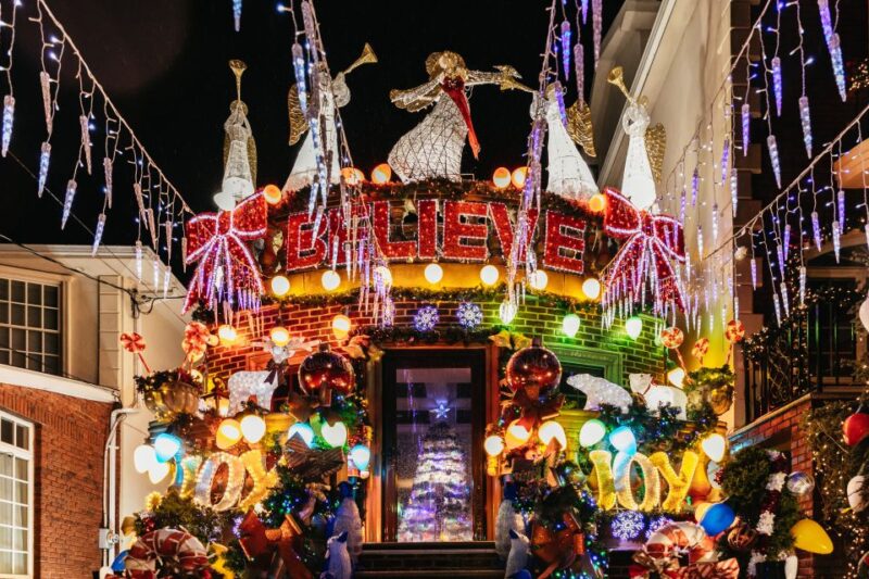 NYC: Dyker Heights Christmas Lights & Skyline View Bus Tour - Bus Journey to Dyker Heights