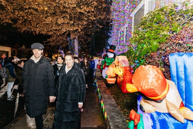 NYC: Dyker Heights Christmas Lights & Skyline View Bus Tour - Customer Feedback