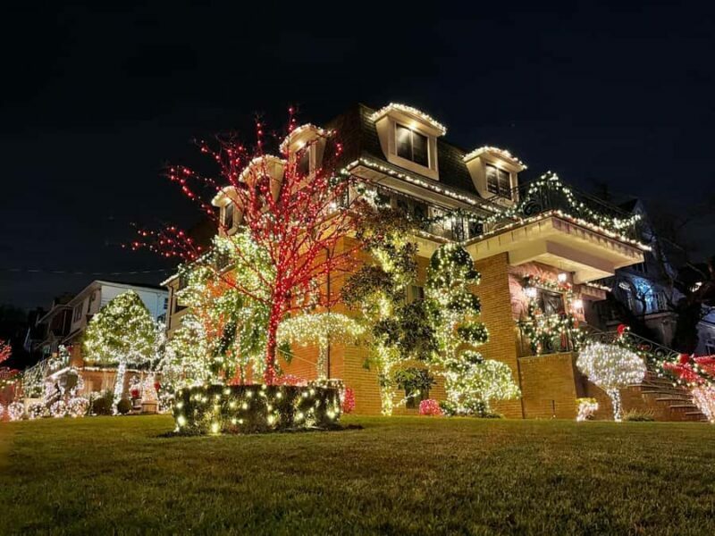 NYC: Dyker Heights Christmas Lights Tour with Guide - The Complete Experience: What to Expect