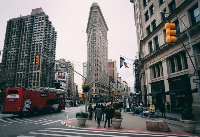 NYC: Empire State Premium Tour and Manhattan Walking Tour - Exploring the Financial District