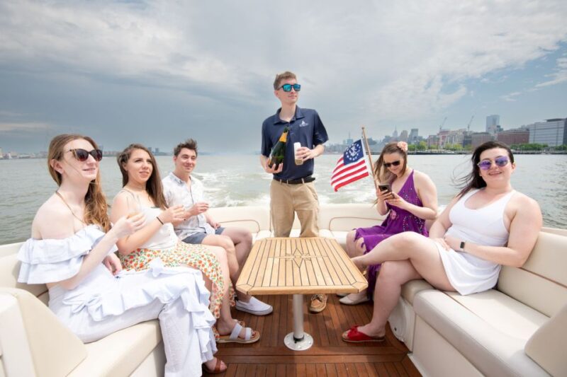 NYC: Fall Foliage Tour On Private Yacht to Palisades Cliffs - Sightseeing Highlights