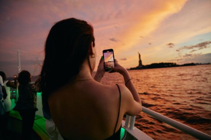 Nyc: Gourmet Dinner Cruise With Live Music - Important Details to Know