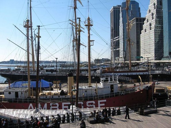 NYC: Happy Hour Sightseeing Cruise With Cash Bar - Key Points