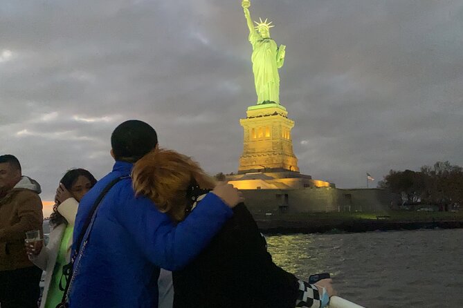 NYC: Happy Hour Sightseeing Cruise With Cash Bar - Meeting and Departure Details