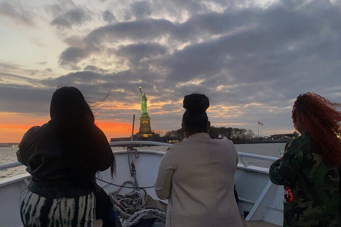 NYC: Happy Hour Sightseeing Cruise With Cash Bar - Accessibility and Participation