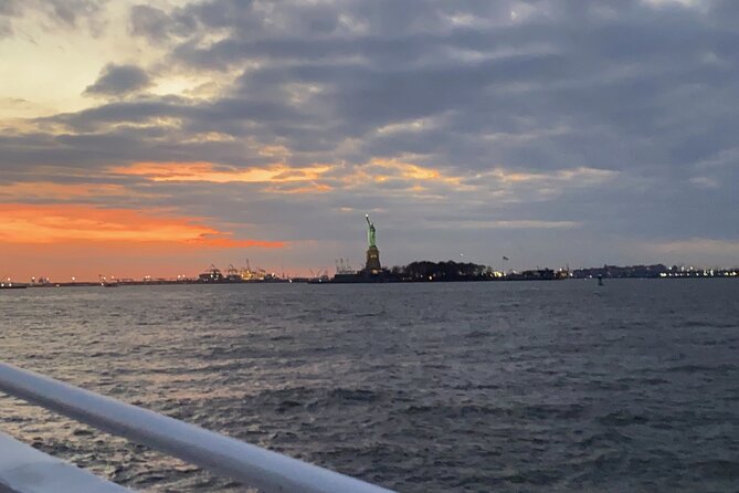 NYC: Happy Hour Sightseeing Cruise With Cash Bar - Customer Feedback Highlights