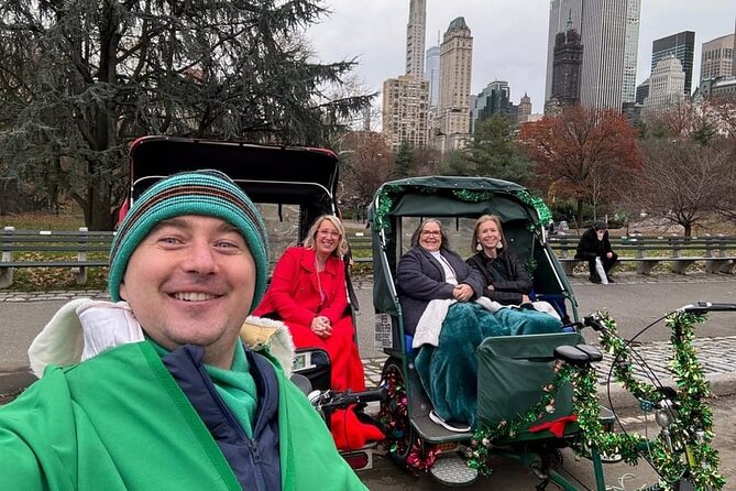NYC Holiday Lights and Magic Pedicab Tour - Explore the Festive Atmosphere of New York City