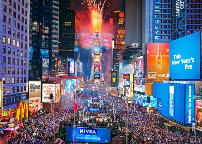 NYC: Holiday Lights Guided Bus Tour - Festive Sights