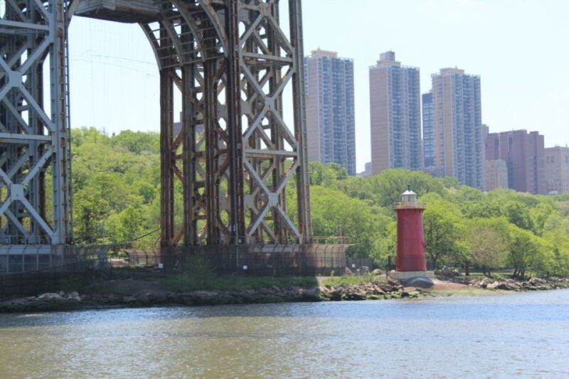 NYC: Hudson River Fall Foliage Yacht Tour - Amenities and Features