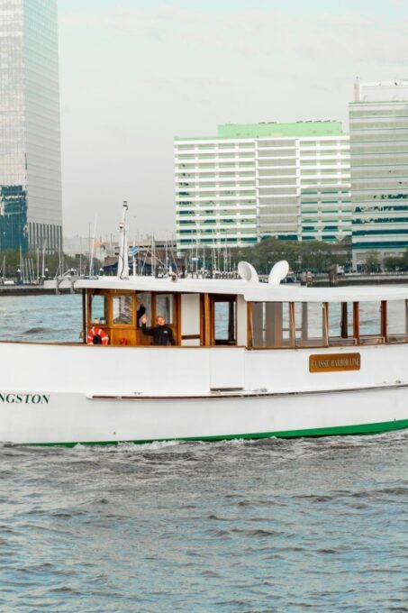 NYC: Hudson River Fall Foliage Yacht Tour - Language and Pricing