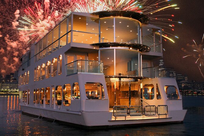 NYC July 4th Fireworks on a Luxury Yacht With Open Bar and Dinner - Customer Experiences and Feedback