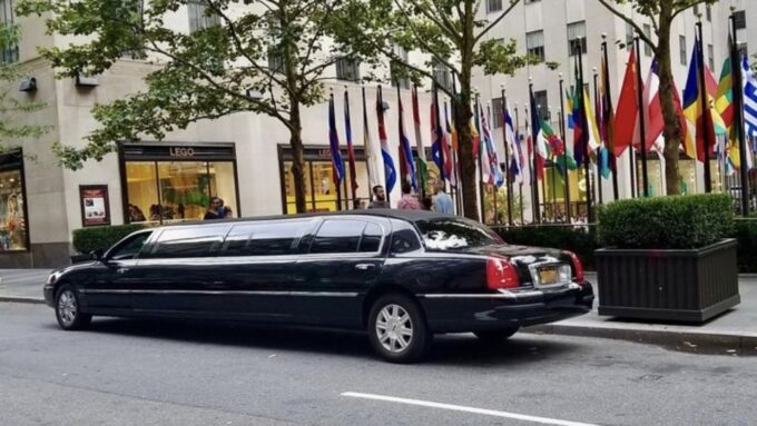 NYC Limousine Tour By Stretch Limo-King And Queen Limo NYC - Pickup and Duration