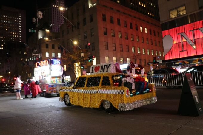 NYC: Magical Christmas Lights Carriage Ride (Up to 4 Adults) - Meeting Point