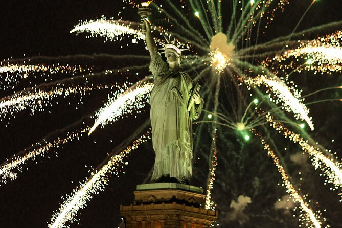 NYC New Years Eve Dinner Cruise With Music and Open Bar - Entertainment Options: Live Band and DJ