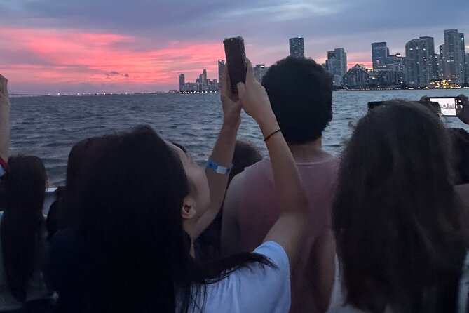 NYC Party Cruise With Light Narration - Sights to Enjoy on the Journey