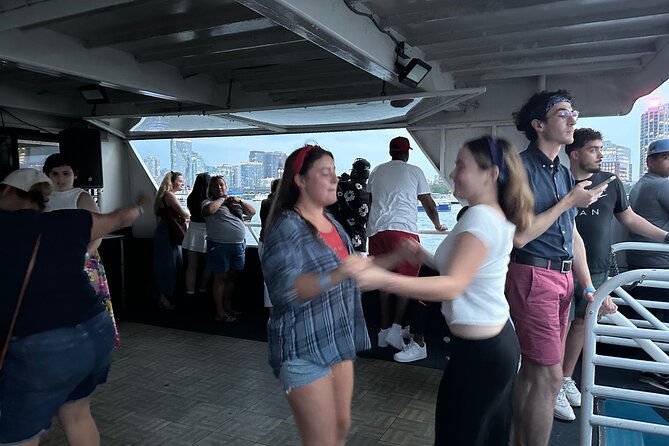 NYC Party Cruise With Light Narration - Tips for an Enjoyable Experience