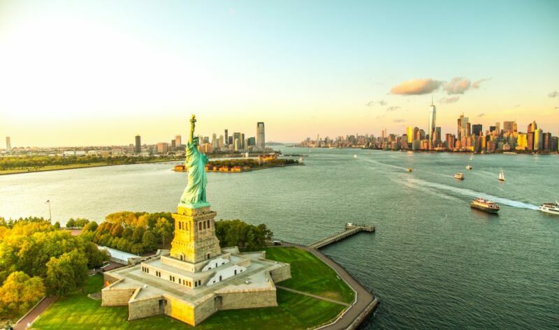 NYC: Private Luxury Tour of NYC With Transportation - Key Points