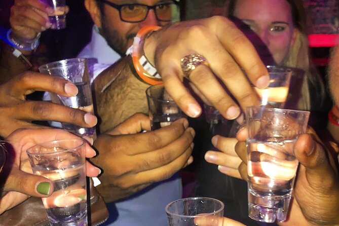 NYC Pub Crawl With Rooftop Clubbing Experience - Enjoy Exclusive Drink Deals and Live Entertainment