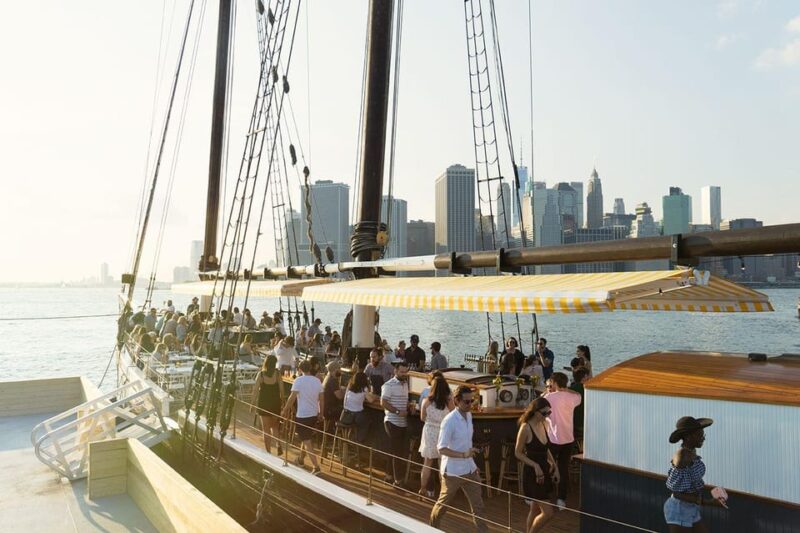 NYC: Statue of Liberty Sailing Trip & Manhattan Walking Tour - Itinerary Details