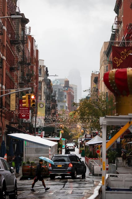 NYC: The Edge City Climb & Manhattan Walking Tour - Admiring the Flatiron Building