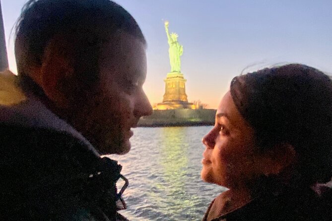 NYC: Valentines Day Sunset Cruise With Buffet Dinner - Onboard Entertainment