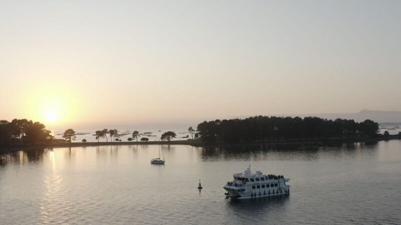 O Grove: Boat Tour at the Arousa Estuary With Mussel Tasting - Key Points