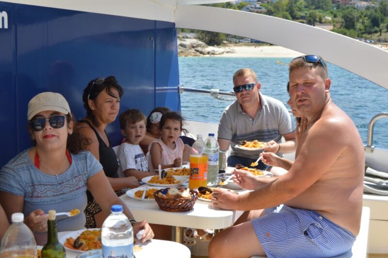O Grove: Ría De Arousa Catamaran Tour With Seafood Lunch - Seafood Lunch