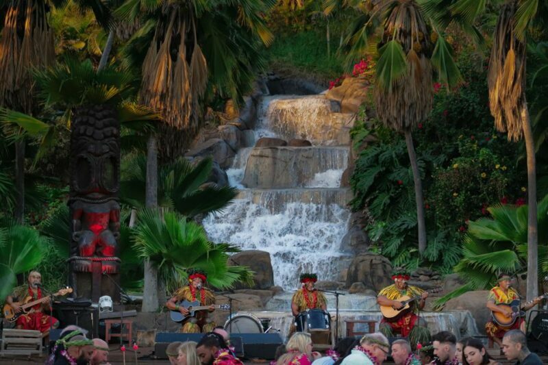 Oahu: Chief's Luau Dinner Show - Key Points