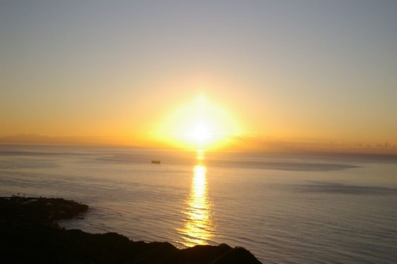 Oahu: Deluxe Diamond Head Hike and Sunrise Parasail - Hiking Experience