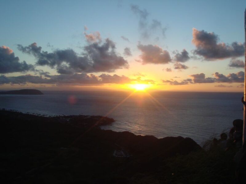Oahu: Deluxe Diamond Head Hike and Sunrise Parasail - Parasailing Adventure