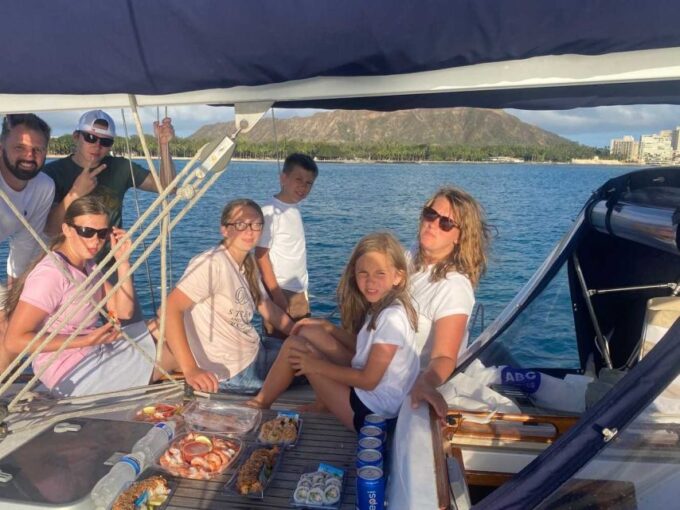 Oahu: Diamond Head Sail - Sailing Yacht Features