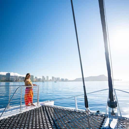 Oahu Hawaii: Honolulu Sailing Tour - Onboard Amenities