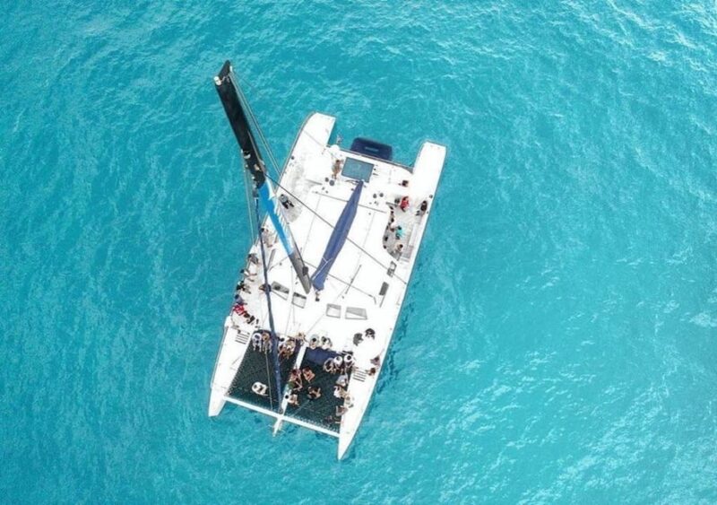 Oahu Hawaii: Honolulu Sailing Tour - Catamaran Specifications