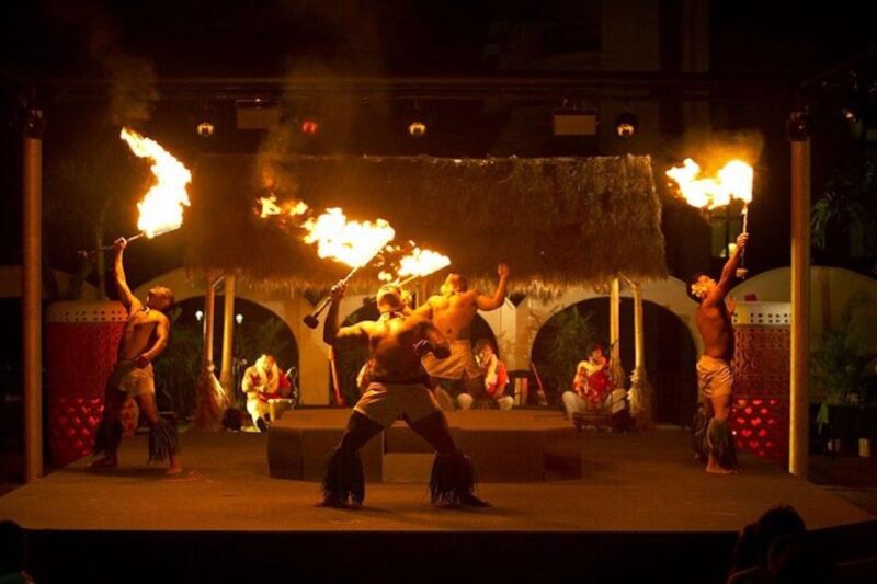 Oahu: Hilton Waikiki Starlight Luau - Dining and Cuisine