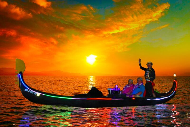 Oahu: Luxury Gondola Cruise With Drinks and Pastries - Key Points