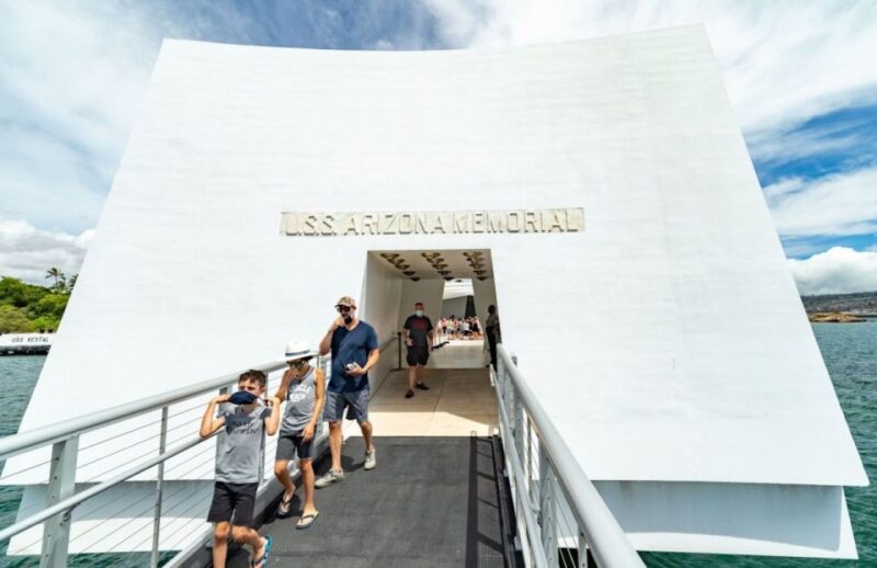 Oahu: Pearl Harbor Battleship & Helicopter Tour - Itinerary Highlights