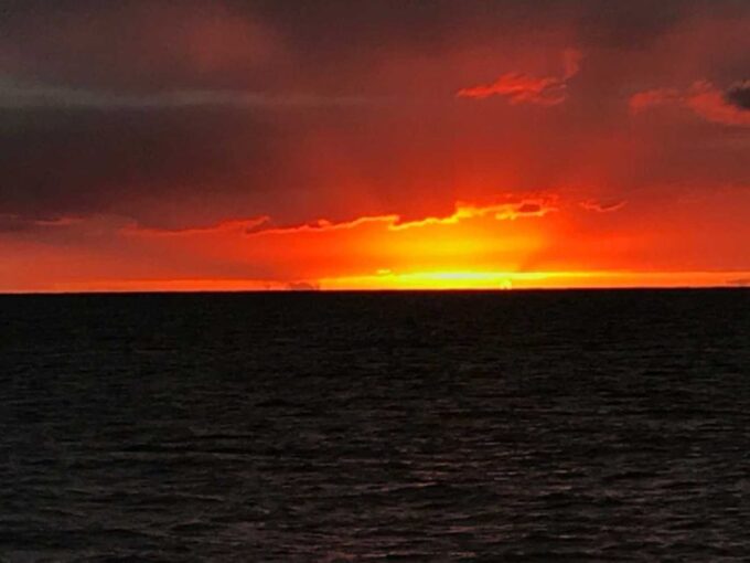 Oahu: Sunset Sailing in Small Intimate Groups - Sunset and City Lights