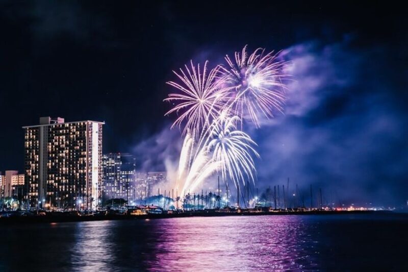 Oahu: Waikiki Fireworks Sail - Sail in the Shadow of Diamond Head