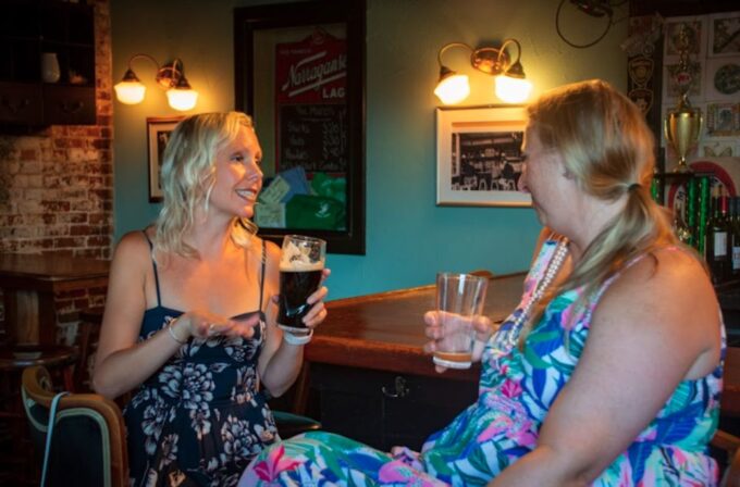 Oahu: Waikiki History Tour Pub Crawl - Enjoying Local Craft Brews