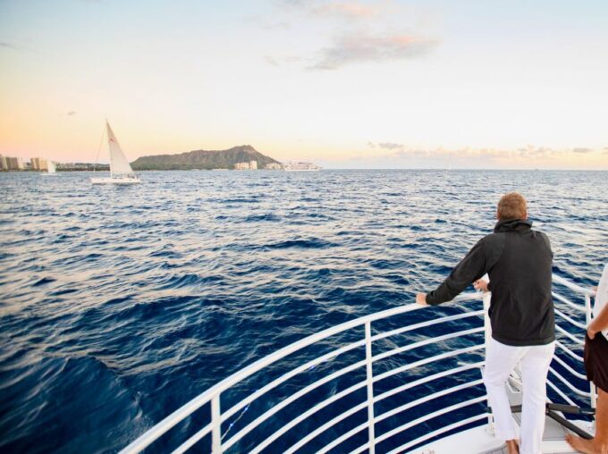 Oahu: Waikiki Whale Watching Tour-Donut and Coffee Included - Refreshment Offerings