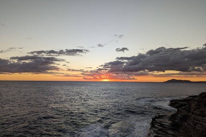 Oahus Majestic Cliffside Sunset Tour: Breathtaking Ocean Views - Guide Praise and Customer Experiences