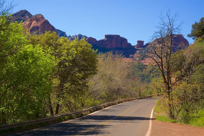Oak Creek Canyon Pavement Jeep Tour in Sedona - Gratuity and Group Size