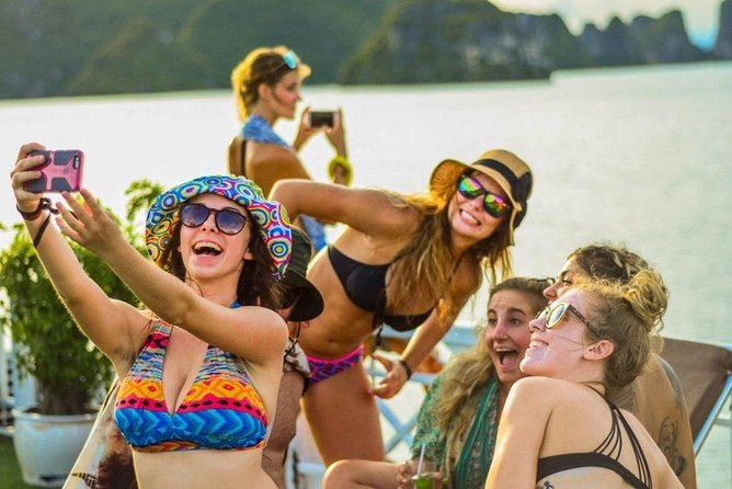 Oasis Bay Party Cruise Best for Young Traveler Outdoor Jacuzzi - Capacity and Accessibility