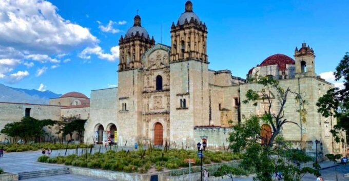 Oaxaca: Downtown & Santo Domingo Temple Walking Tour - Traditional Markets