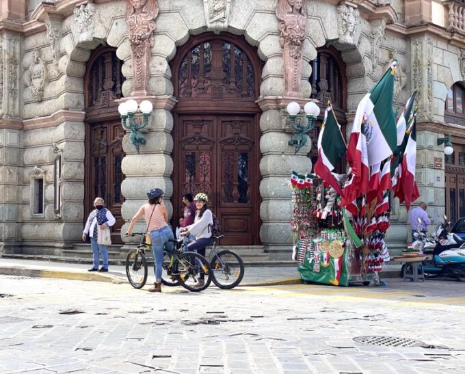 Oaxaca: Street Art Bike Tour - Neighborhood Exploration