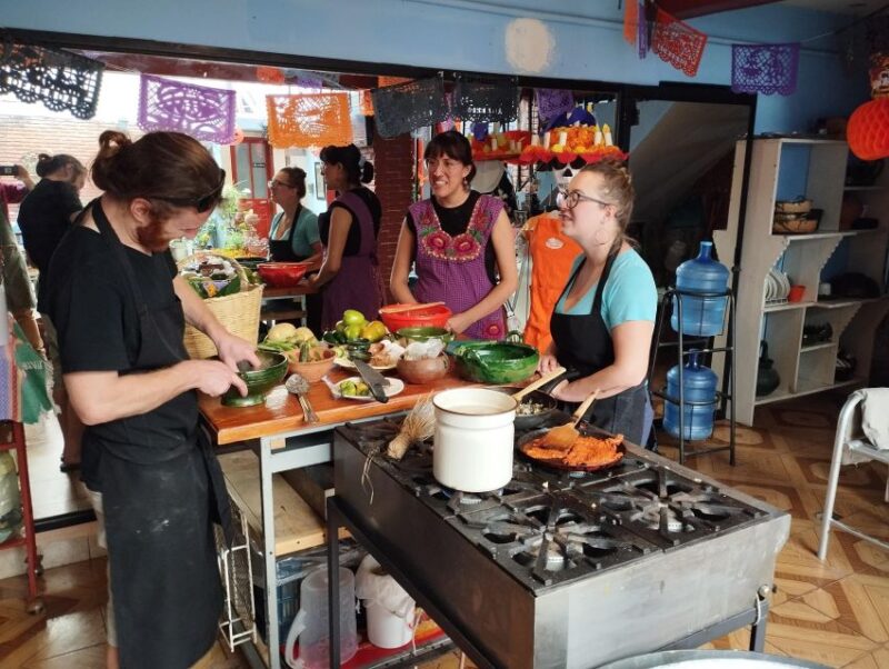 Oaxaca: Traditional Oaxacan Food Cooking Class - Market Visit and Exploration