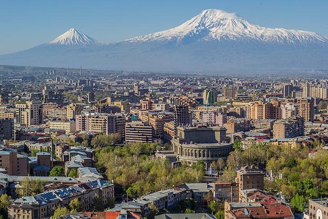Observing City Tour in Yerevan - Browsing Vernissage Market