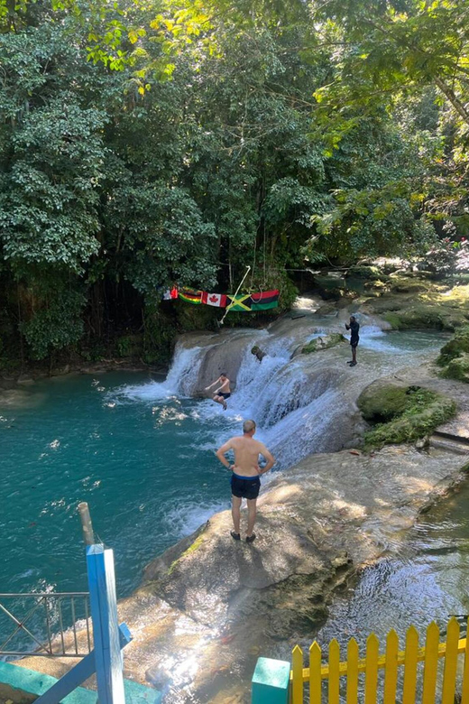 Ocho Rios : Blue Hole and Bamboo River Rafting - Transportation and Pickup