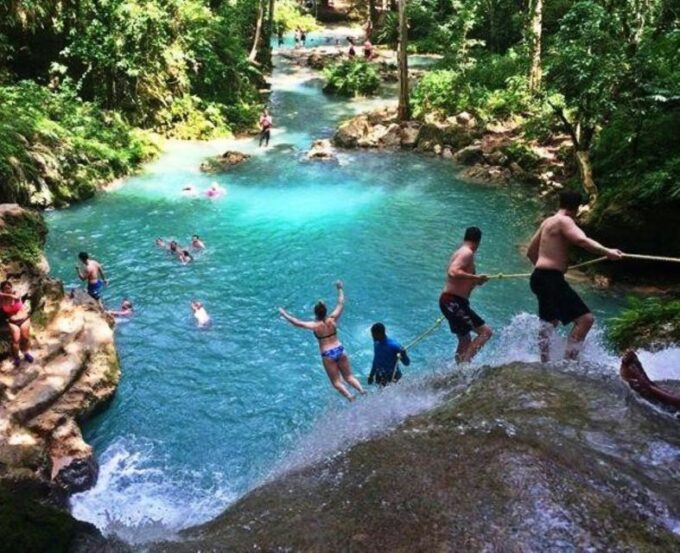 Ocho Rios: Blue Hole, Dunn's River & Reggae Hill Guided Tour - Exploring Blue Hole