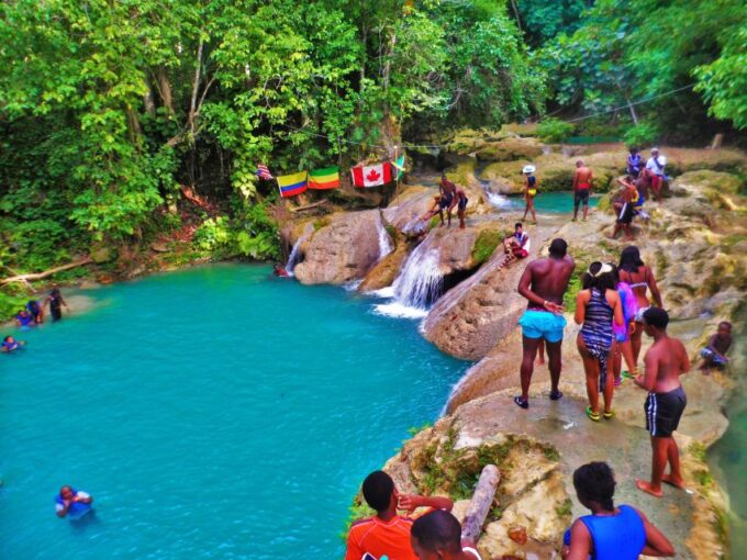 Ocho Rios: Blue Hole, Dunn's River & Reggae Hill Guided Tour - Relaxing at Reggae Hill